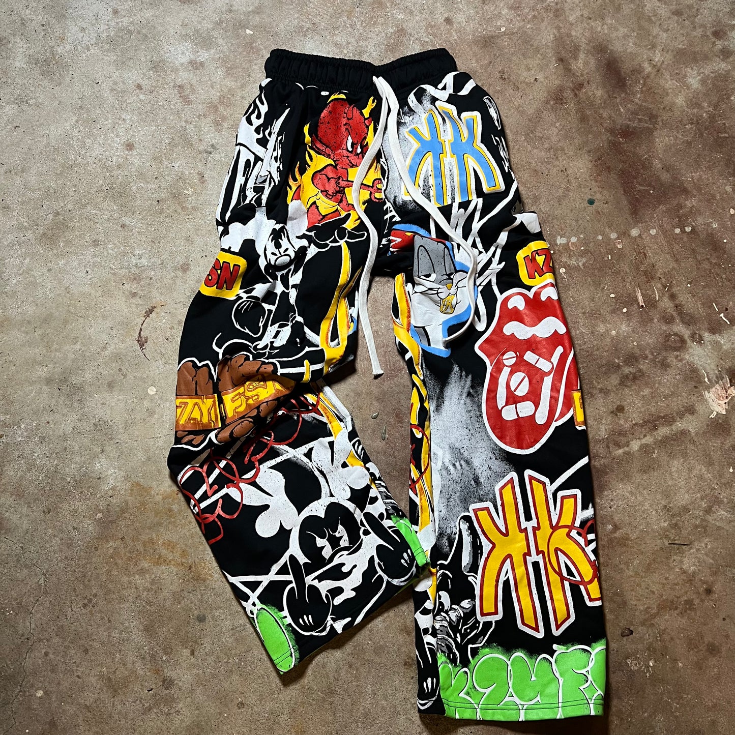 KZYFSN LOGO CRAZY SWEATS (Black & White)